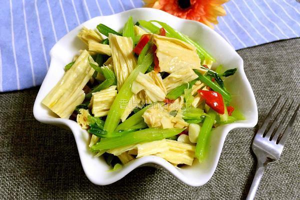 芹菜炒腐竹的做法图解8