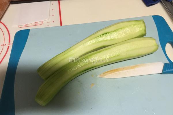 蛋饺丝瓜汤的做法图解1