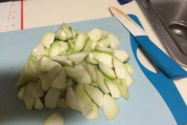蛋饺丝瓜汤的做法图解2