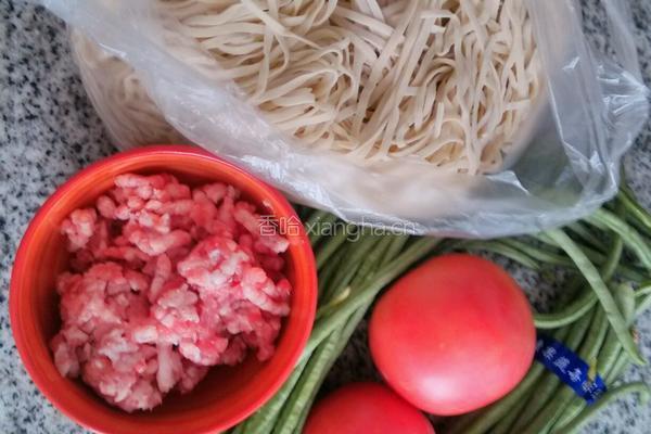 豆角焖面的做法图解1
