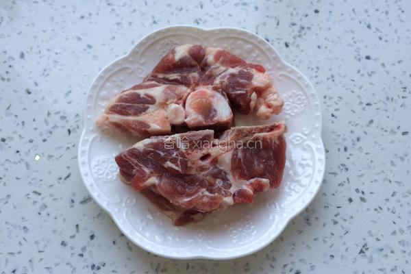 排骨炖豆角的做法图解1