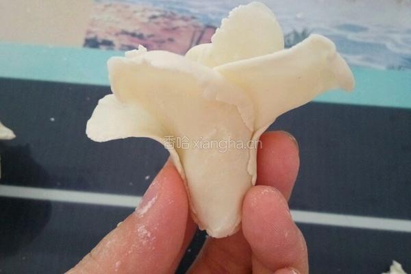 栀子花（面粉制品）的做法图解12