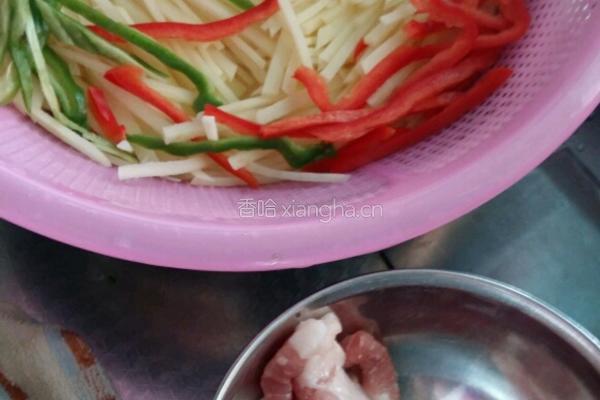 肉丝炒土豆的做法图解1