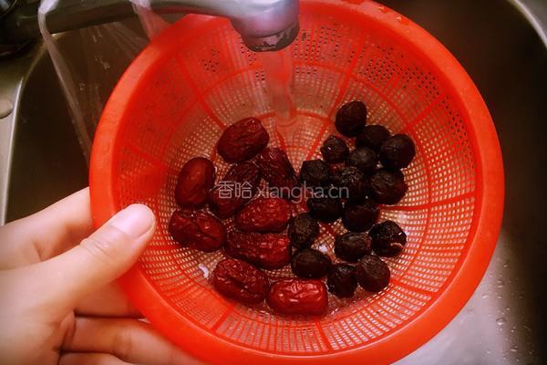 红枣桂圆炖乳鸽的做法图解6