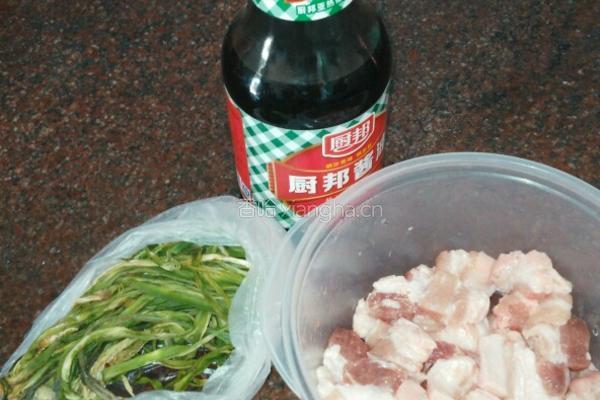 贡菜炒五花肉的做法图解1