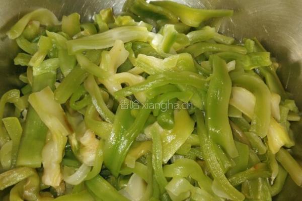贡菜炒五花肉的做法图解3