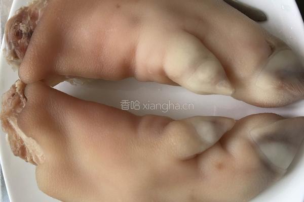 花生米炖猪蹄的做法图解3