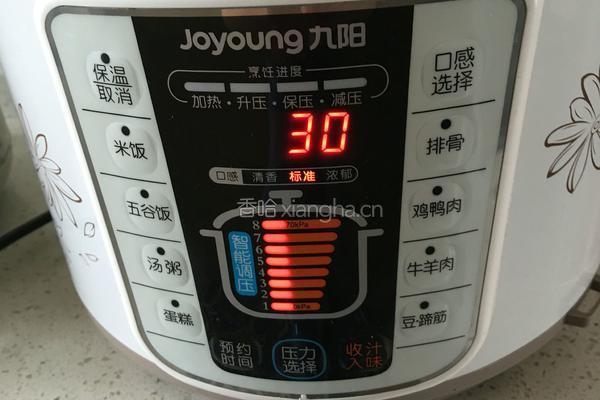 花生米炖猪蹄的做法图解8