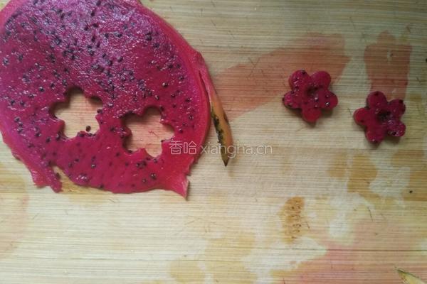 蜂蜜火龙果饭团的做法图解5