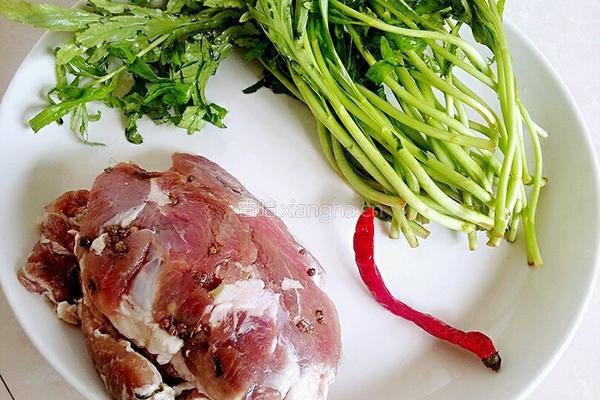 咸肉炒藜蒿的做法图解1