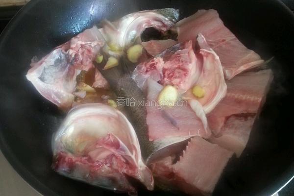 鱼肉炖宽粉的做法图解4