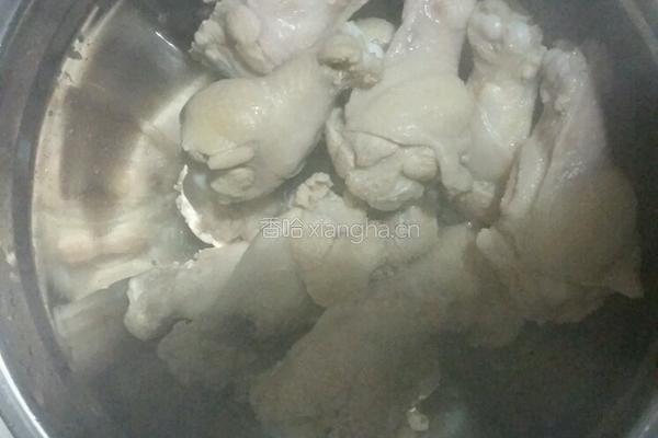 炖鸡翅根的做法图解1