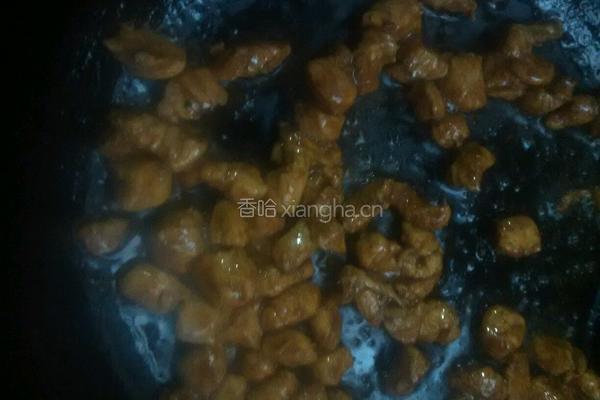 胡萝卜炒鸡丁的做法图解6