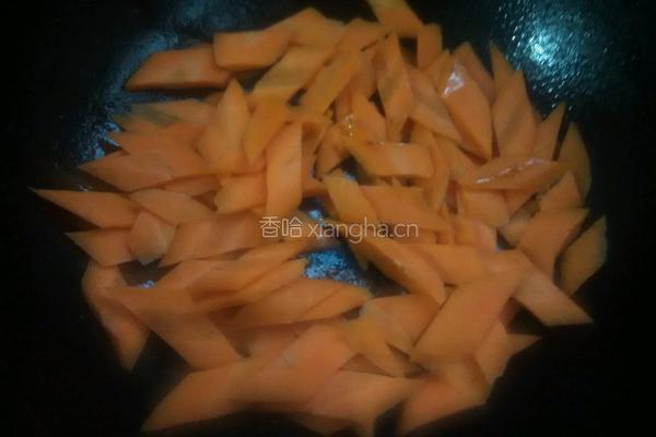 胡萝卜炒鸡丁的做法图解7