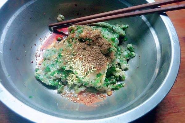 蘸酱千张肉卷的做法图解3
