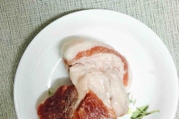 前腿肉炒四季豆的做法图解1