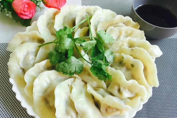 水煮三鲜水饺