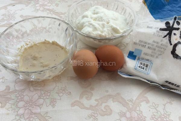 蛋黄酸奶餐包的做法图解1