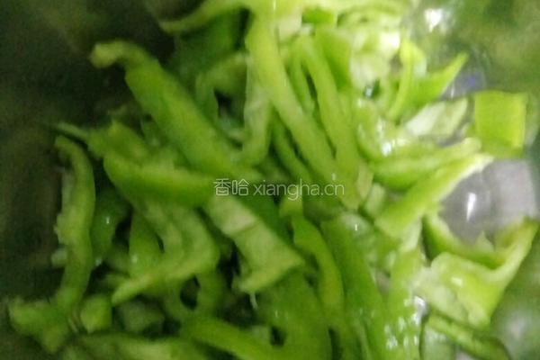 尖椒鸡蛋的做法图解1