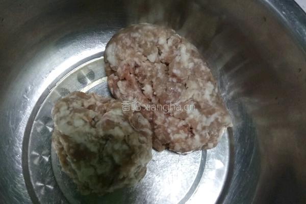 木耳瘦肉水饺的做法图解3