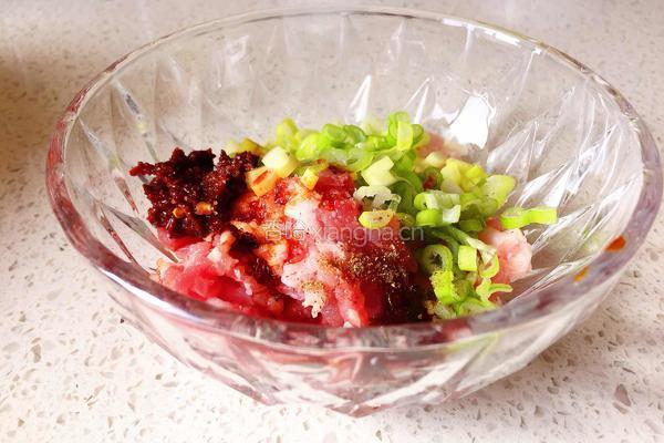 酱香猪肉饼的做法图解1