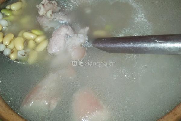 猪脚黄豆薏米汤的做法图解3