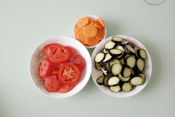西红柿炒茄子的做法图解1