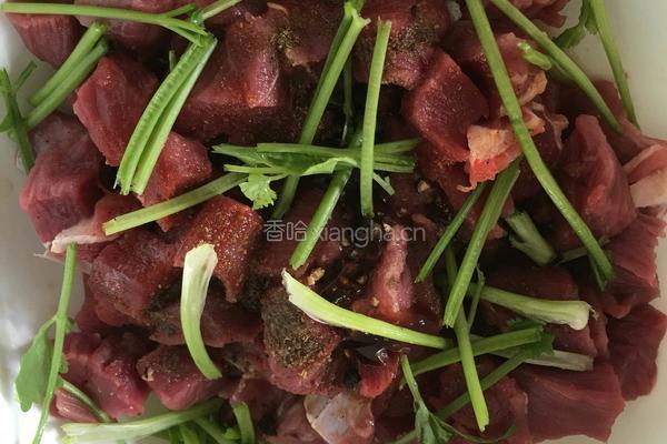 黑椒牛肉粒的做法图解2