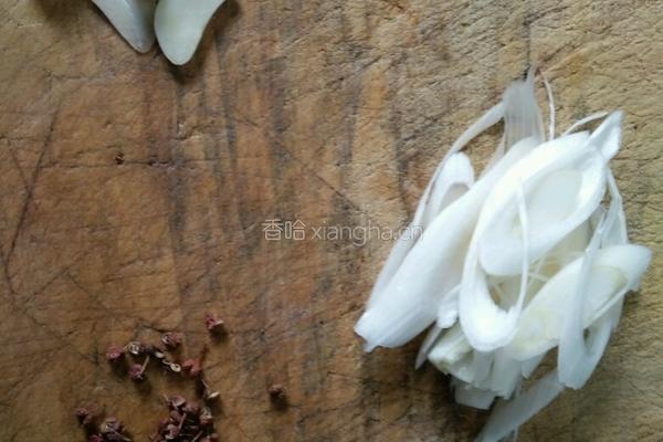 葱爆肉片的做法图解1