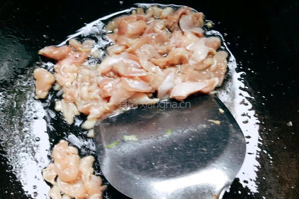 鸡腿炒茭白的做法图解2