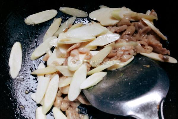 鸡腿炒茭白的做法图解3