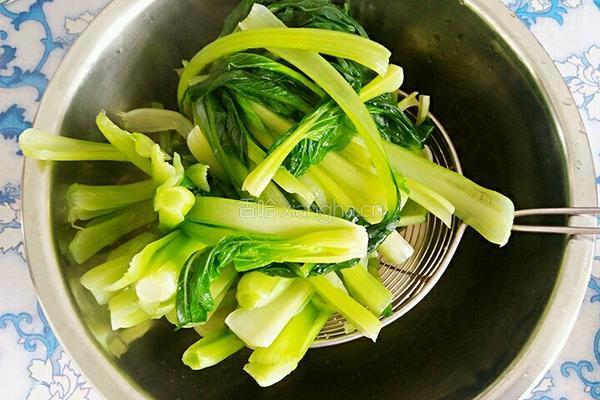 虾仁油菜的做法图解3