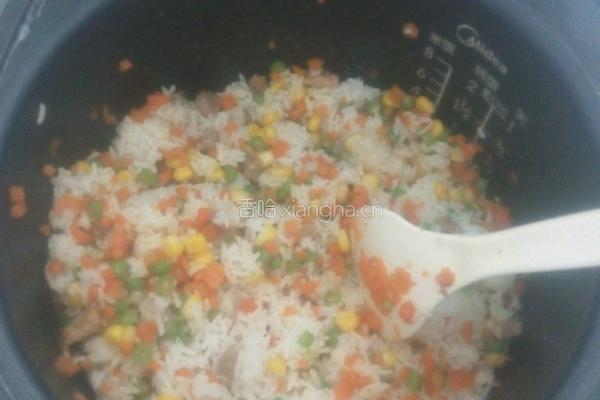 蛋包炒饭(小黄人)的做法图解2