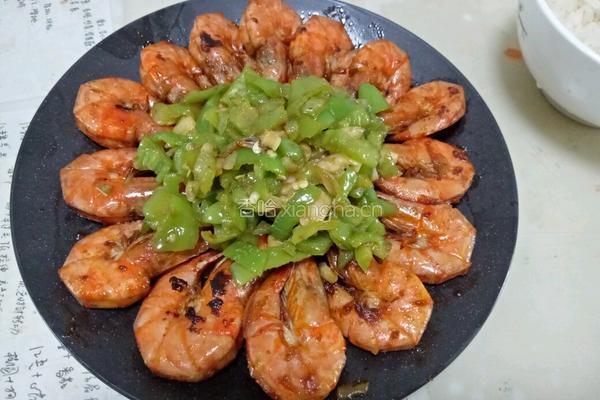 青椒耗油虾的做法图解5