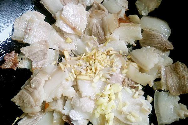 蒜苗苦瓜炒肥肉的做法图解7