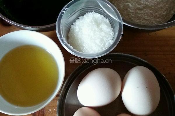 菜心汁蛋糕卷的做法图解1