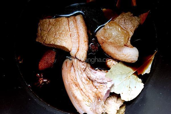 猪肉炖粉条的做法图解2