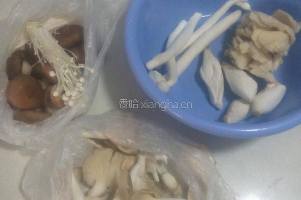 肉沫杂菇汤的做法图解1
