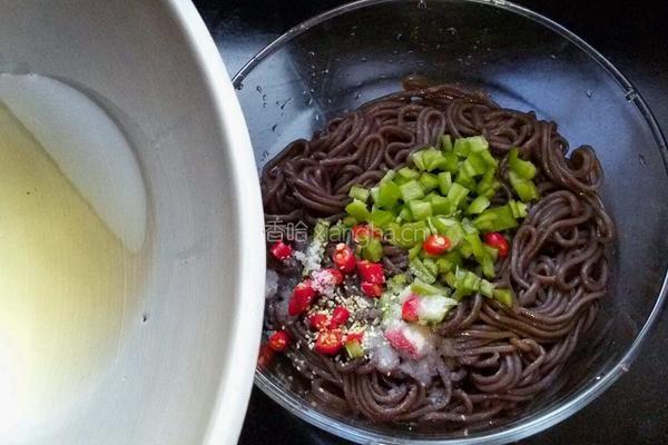 酸辣蕨根粉的做法图解7