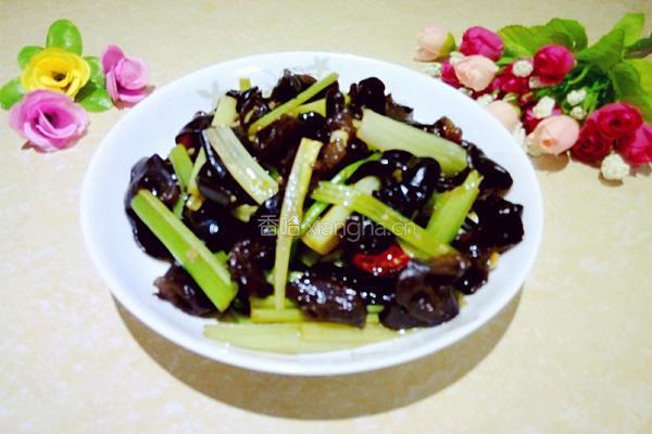 芹菜炒木耳的做法图解7