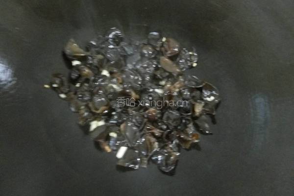 芹菜炒木耳的做法图解5