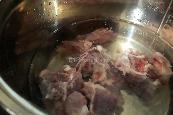 莲藕红豆骨头汤的做法图解5