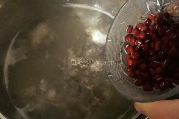 莲藕红豆骨头汤的做法图解7