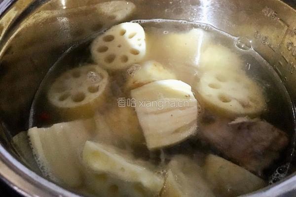 莲藕红豆骨头汤的做法图解8