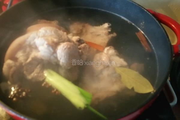酱肘子的做法图解2