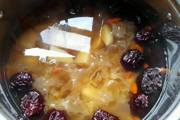 红枣银耳芋头汤的做法图解9