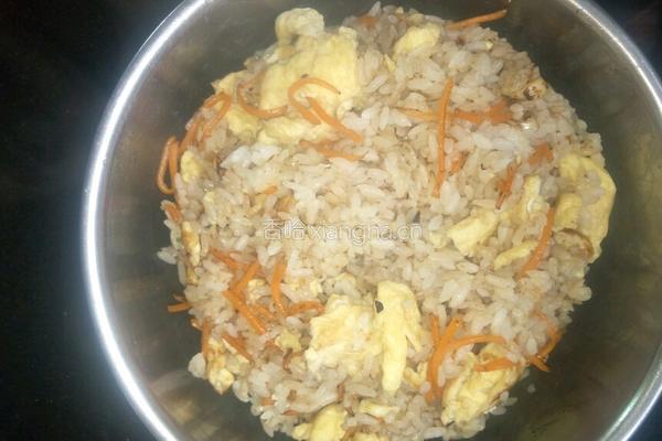 胡萝卜鸡蛋炒饭的做法图解7