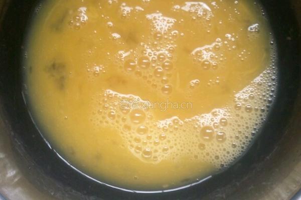 胡萝卜鸡蛋炒饭的做法图解1