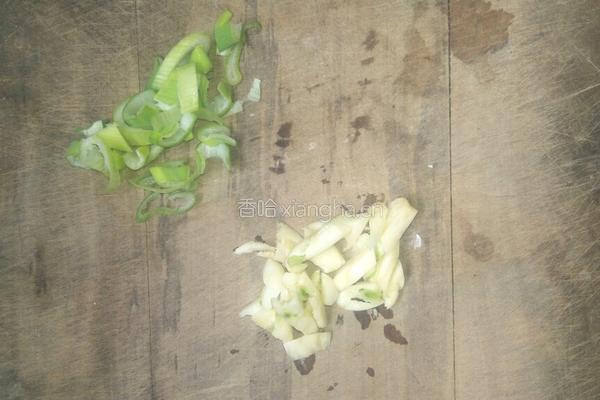 胡萝卜鸡蛋炒饭的做法图解3