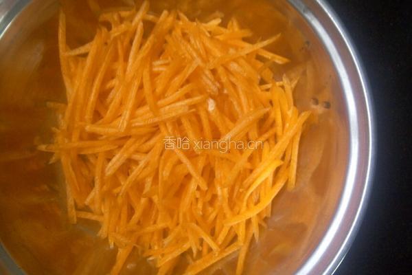 胡萝卜鸡蛋炒饭的做法图解2